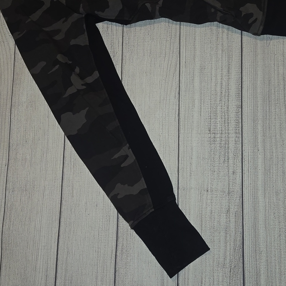 Athleta Triumph Printed Hoodie Camo Black/Gray Size XL - Picture 4 of 10
